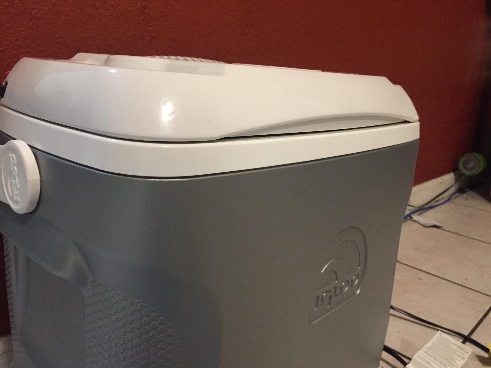 Igloo Iceless Thermoelectric Cooler 40-Quart with 12V DC Power Cord for Cars, Trucks, SUVs, RVs, Boats and More Customer Review Igloo Iceless Thermoelectric Cooler 40-Quart with 12V DC Power Cord for Cars, Trucks, SUVs, RVs, Boats and More - Customer Photo 3