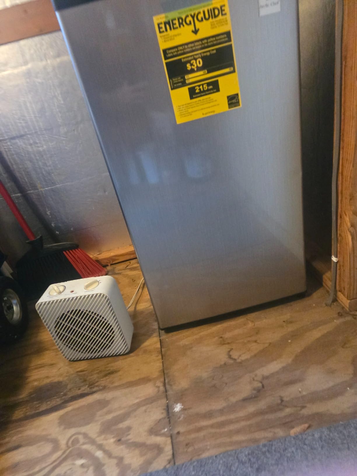 ACFR322 RCA Mini Refrigerator, Compact Freezer Compartment, Adjustable Thermostat Control, Reversible Door, Ideal Fridge for Dorm, Office, Apartment, Platinum Stainless, 3.2 Cubic Feet Customer Review ACFR322 RCA Mini Refrigerator, Compact Freezer Compartment, Adjustable Thermostat Control, Reversible Door, Ideal Fridge for Dorm, Office, Apartment, Platinum Stainless, 3.2 Cubic Feet - Customer Photo 1