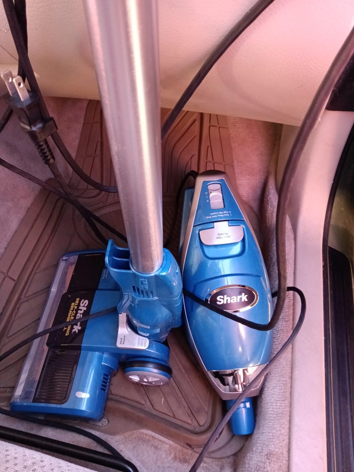 Shark HV322 Rocket Deluxe Pro Corded Stick Vacuum with LED Headlights, XL Dust Cup, Lightweight, Perfect for Pet Hair Pickup, Converts to a Hand Vacuum, with Pet Attachments, Bordeaux/Silver - Customer Photo 3