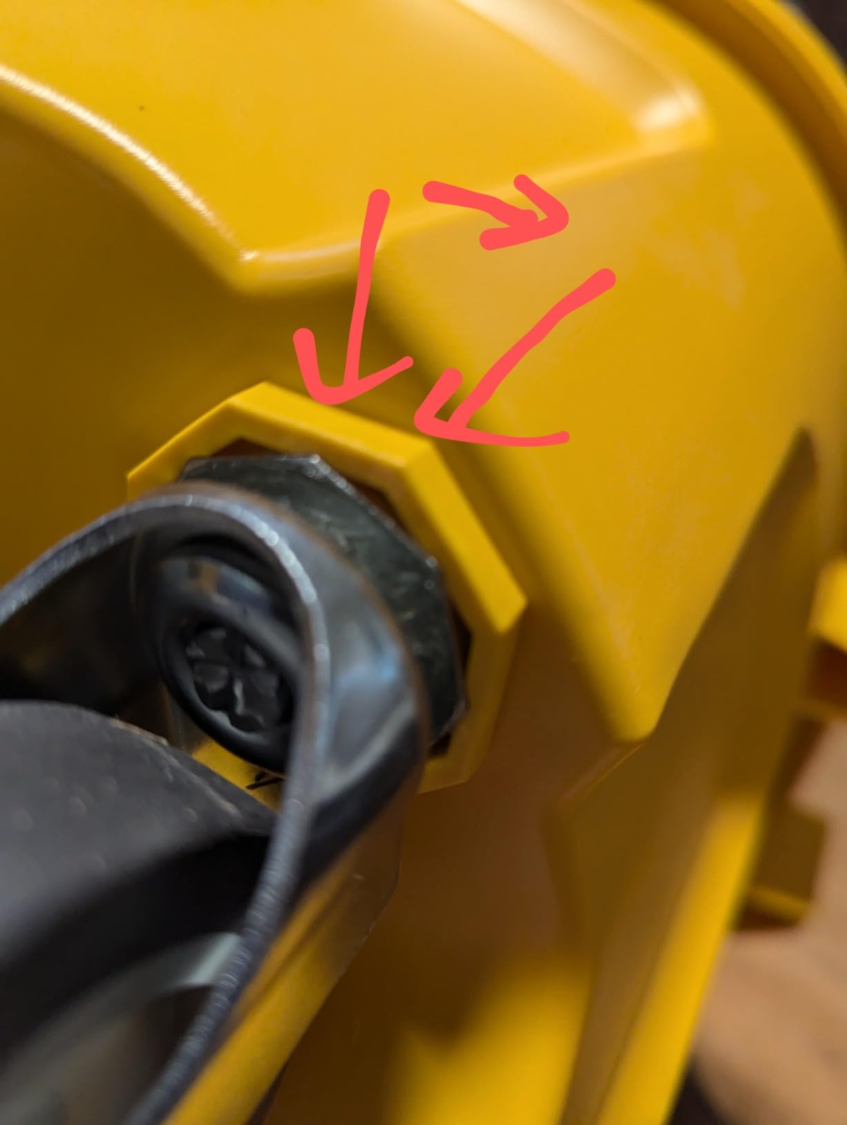 DEWALT DWV010 HEPA Dust Extractor with Automatic Filter Cleaning, 8-Gallon - Customer Photo 3