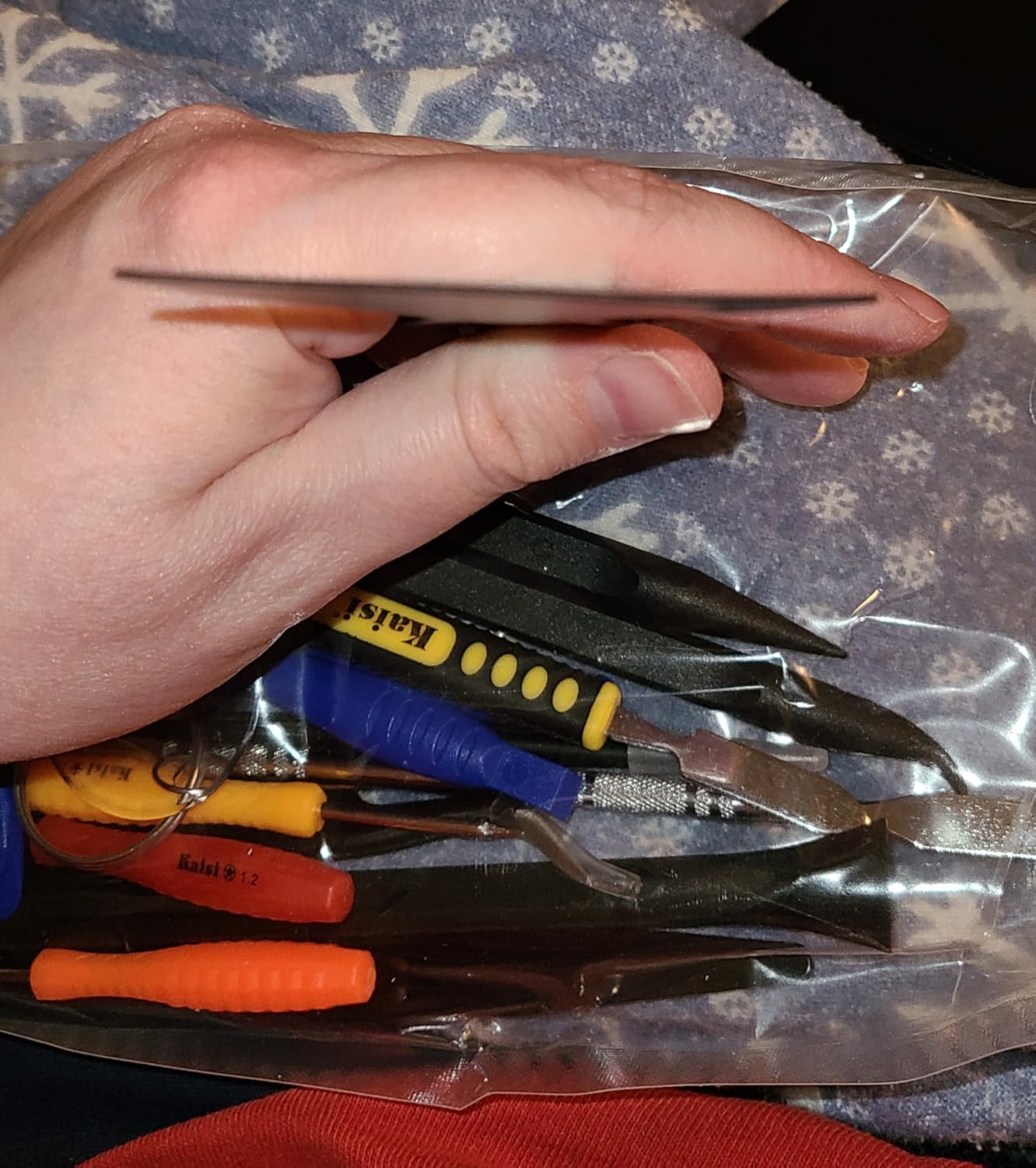 Kaisi Professional Electronics Opening Pry Tool Repair Kit with Metal Spudger Non-Abrasive Nylon Spudgers and Anti-Static Tweezers for Cellphone iPhone Laptops Tablets and More, 20 Piece Customer Review Kaisi Professional Electronics Opening Pry Tool Repair Kit with Metal Spudger Non-Abrasive Nylon Spudgers and Anti-Static Tweezers for Cellphone iPhone Laptops Tablets and More, 20 Piece - Customer Photo 1