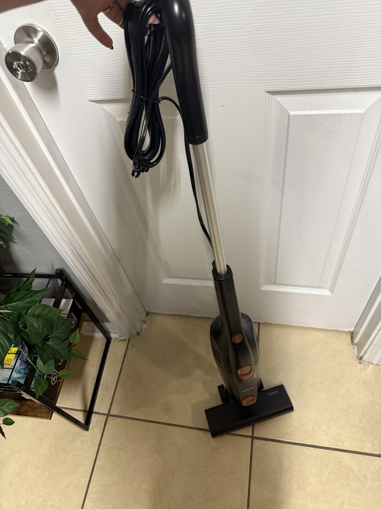 Corded Stick Vacuum Cleaner, Powerful Suction Handheld Vacuum with One-Click Dust Disposal, 3-in-1 Use for Hard Floor, Ceramic Tile, 0.8 Liters Capacity, Easy Clean - Customer Photo 2
