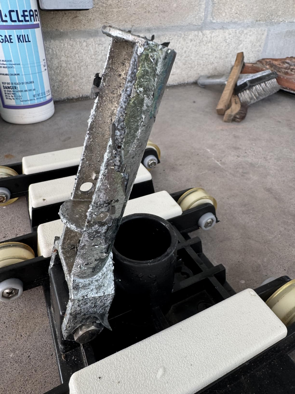 FibroPool Professional Pool Vacuum Head with Side Brushes and Swivel Hose Connection Customer Review FibroPool Professional Pool Vacuum Head with Side Brushes and Swivel Hose Connection - Customer Photo 1