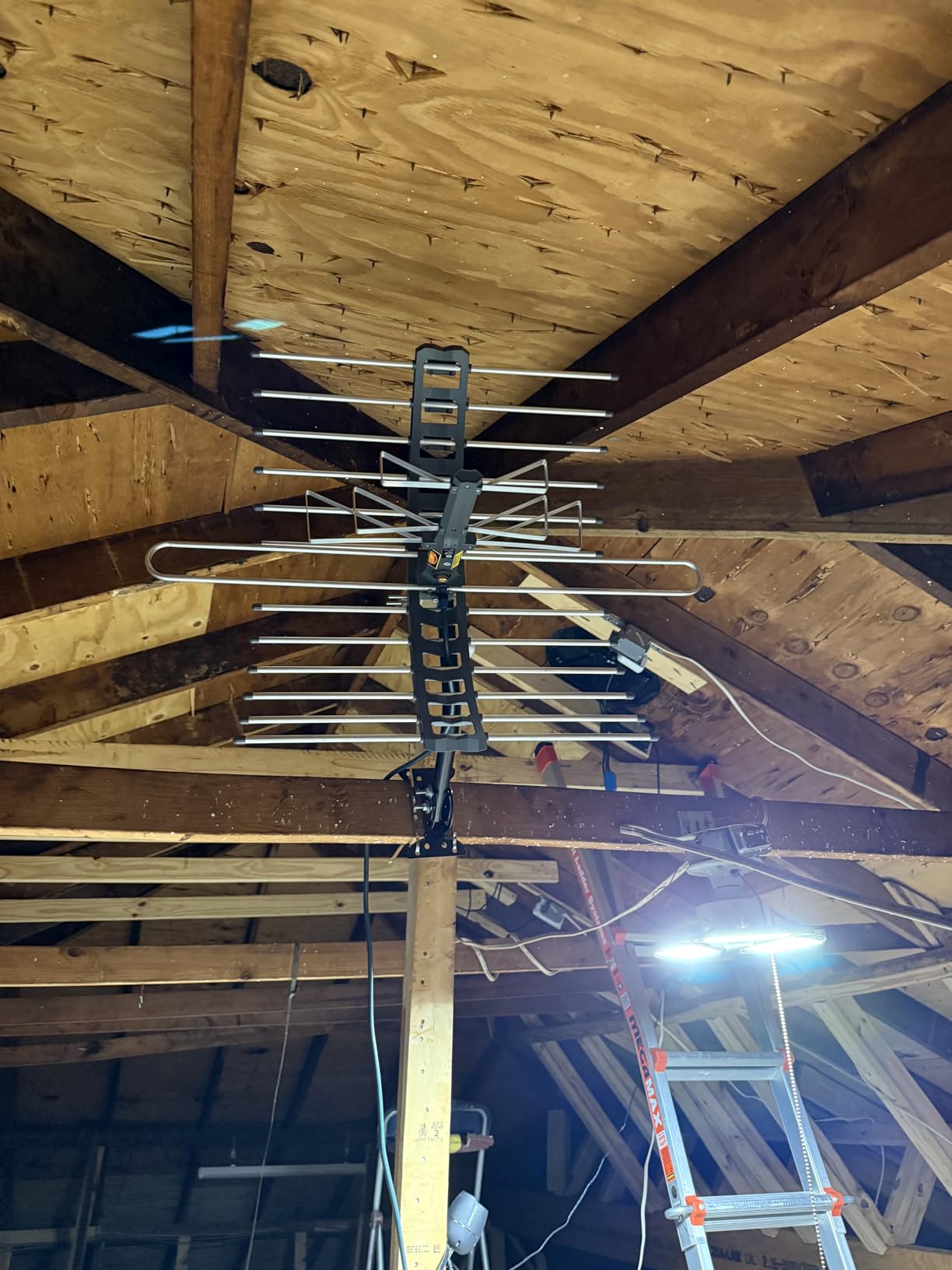 GE Outdoor HD Digital TV Antenna, Long Range Smart TV Antenna, Supports 4K 1080P HD Smart TV VHF UHF, J Mount Included for Attic or Outdoor, Weather Resistant, 29884 - Customer Photo 1