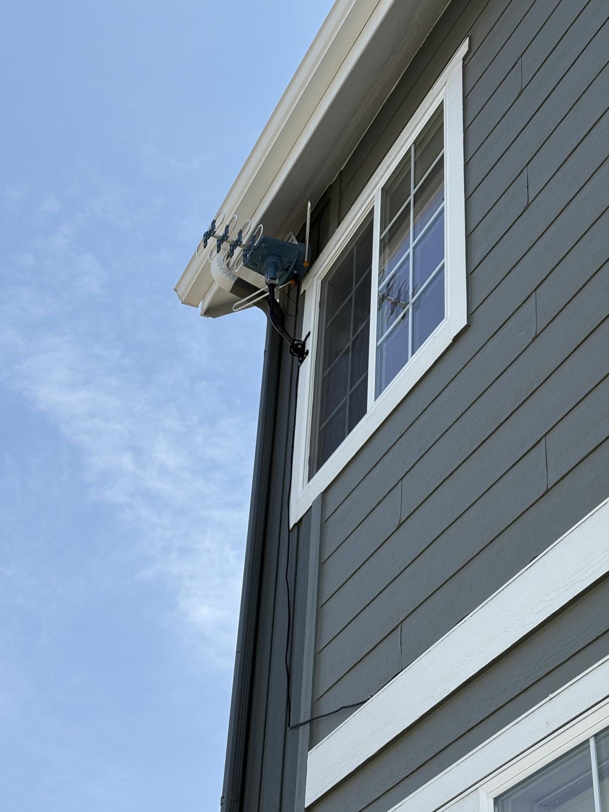 PBD WA-2608 Amplified Outdoor TV Antenna – Long Range with UHF/VHF, 360° Motorized Rotation, Remote Control, Mounting Pole, and 40FT RG6 Cable – Supports 4K, 1080P, Smart and Older TVs (2 Outputs) - Customer Photo 2