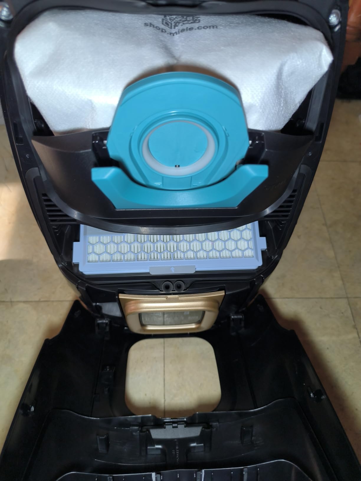 Miele Complete C3 Calima Bagged Canister Vacuum Cleaner with Turbobrush floorhead, Suitable for Low-Medium Pile Carpet and Hard Floors, in Curry Yellow - Customer Photo 2