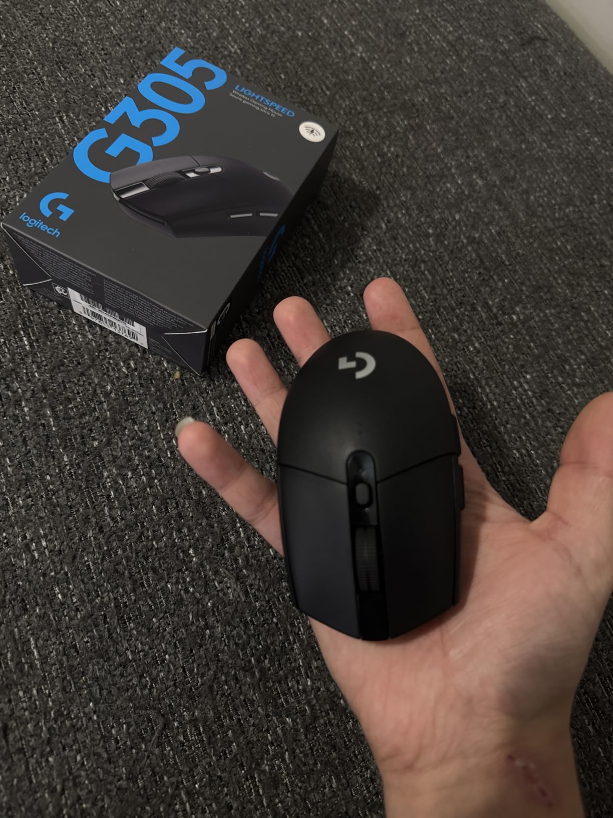 Logitech G305 LIGHTSPEED Wireless Gaming Mouse, Hero 12K Sensor, 12,000 DPI, Lightweight, 6 Programmable Buttons, 250h Battery Life, On-Board Memory, PC/Mac - Black - Customer Photo 3