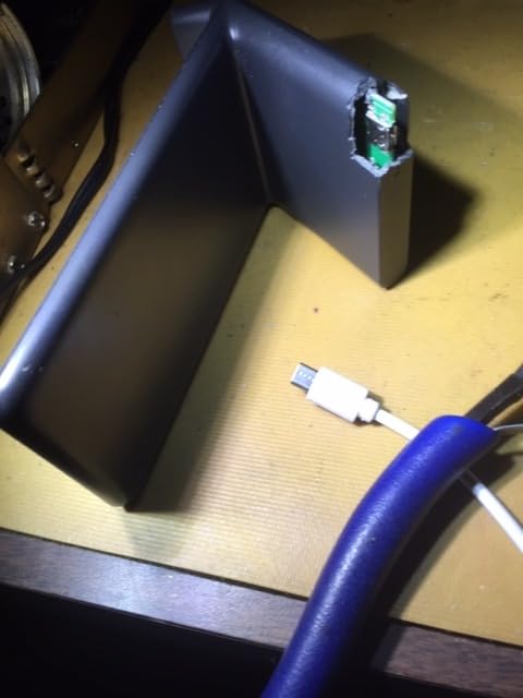 Anker 313 Wireless Charging Stand, Qi-Certified for iPhone 16/16 Pro/16 Pro Max/15/14/13, 10W Fast Charging for Galaxy S23/S22/S21 (No AC Adapter) Customer Review Anker 313 Wireless Charging Stand, Qi-Certified for iPhone 16/16 Pro/16 Pro Max/15/14/13, 10W Fast Charging for Galaxy S23/S22/S21 (No AC Adapter) - Customer Photo 2