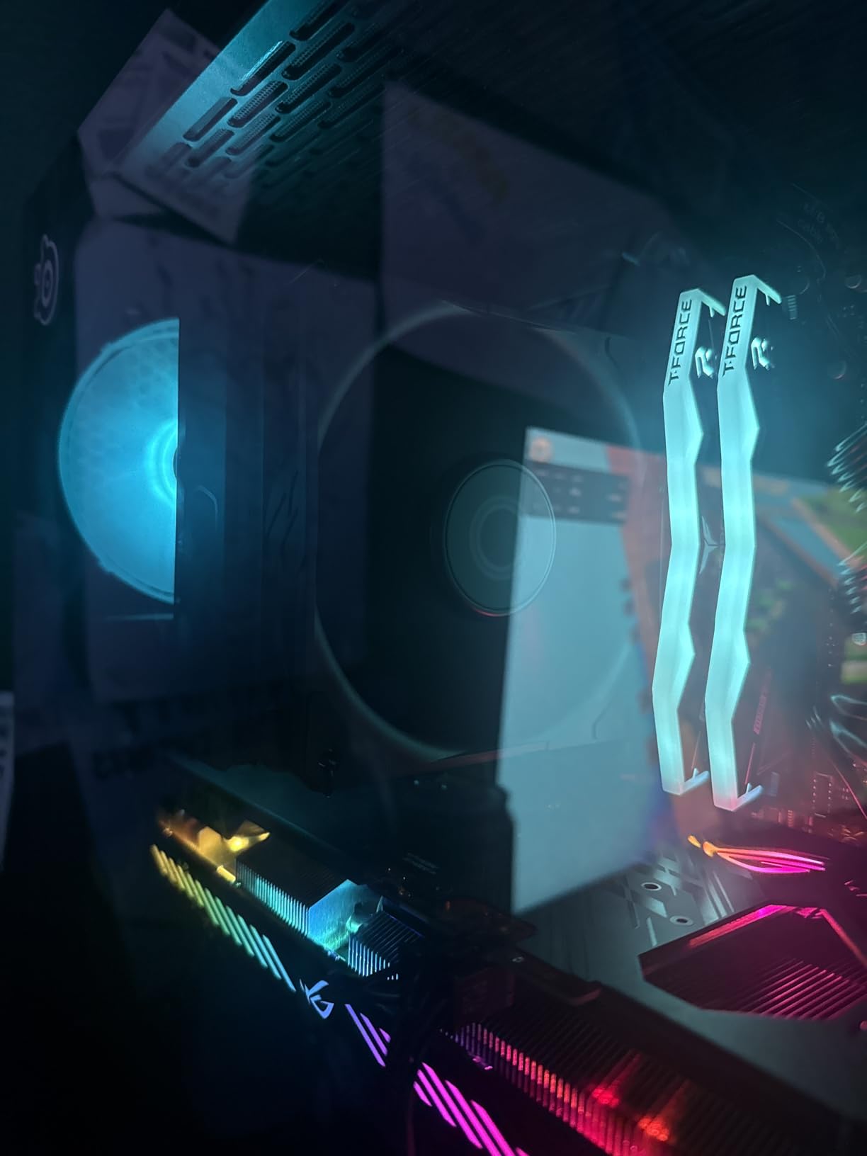 Cooler Master Hyper 212 Black CPU Air Cooler, SickleFlow 120 Edge PWM Fan, Aluminum Top Cover, 4 Copper Heat Pipes, 152mm Tall, AMD Ryzen AM5/AM4, Intel LGA 1851/1700/1200 Brackets Customer Review Cooler Master Hyper 212 Black CPU Air Cooler, SickleFlow 120 Edge PWM Fan, Aluminum Top Cover, 4 Copper Heat Pipes, 152mm Tall, AMD Ryzen AM5/AM4, Intel LGA 1851/1700/1200 Brackets - Customer Photo 3