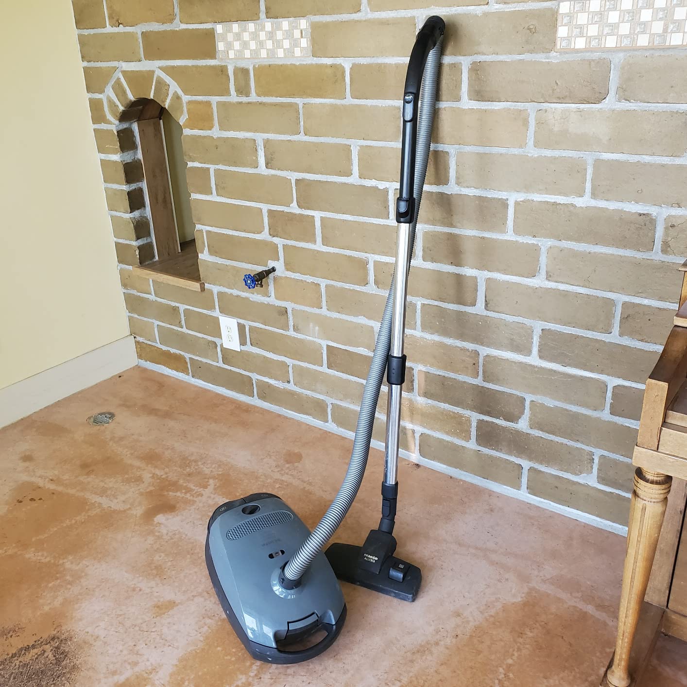 Miele Classic C1 Pure Suction Bagged Canister Vacuum, Graphite Grey - Portable, Household - Customer Photo 2