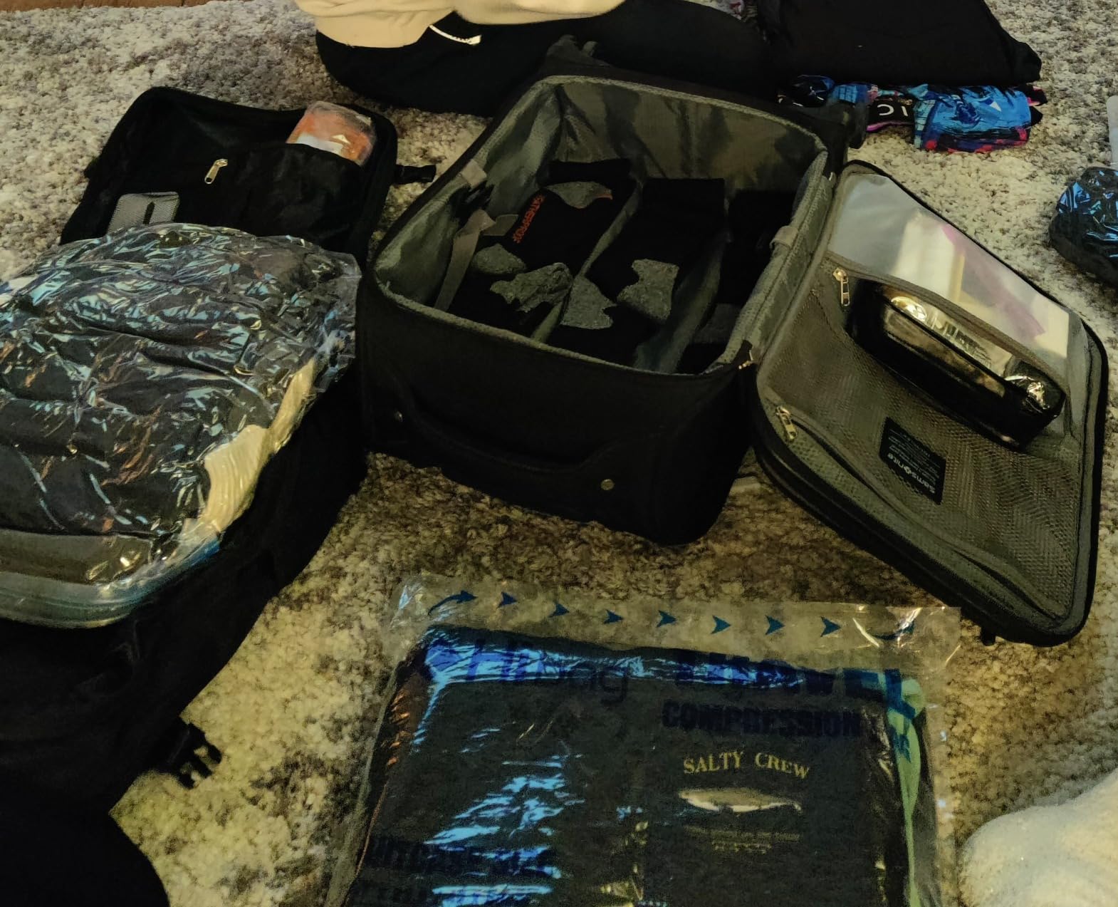 12 Compression Bags for Travel Essentials, Vacuum Packing Space Saver Bags for Cruise Accessories (12-Travel) Customer Review 12 Compression Bags for Travel Essentials, Vacuum Packing Space Saver Bags for Cruise Accessories (12-Travel) - Customer Photo 3