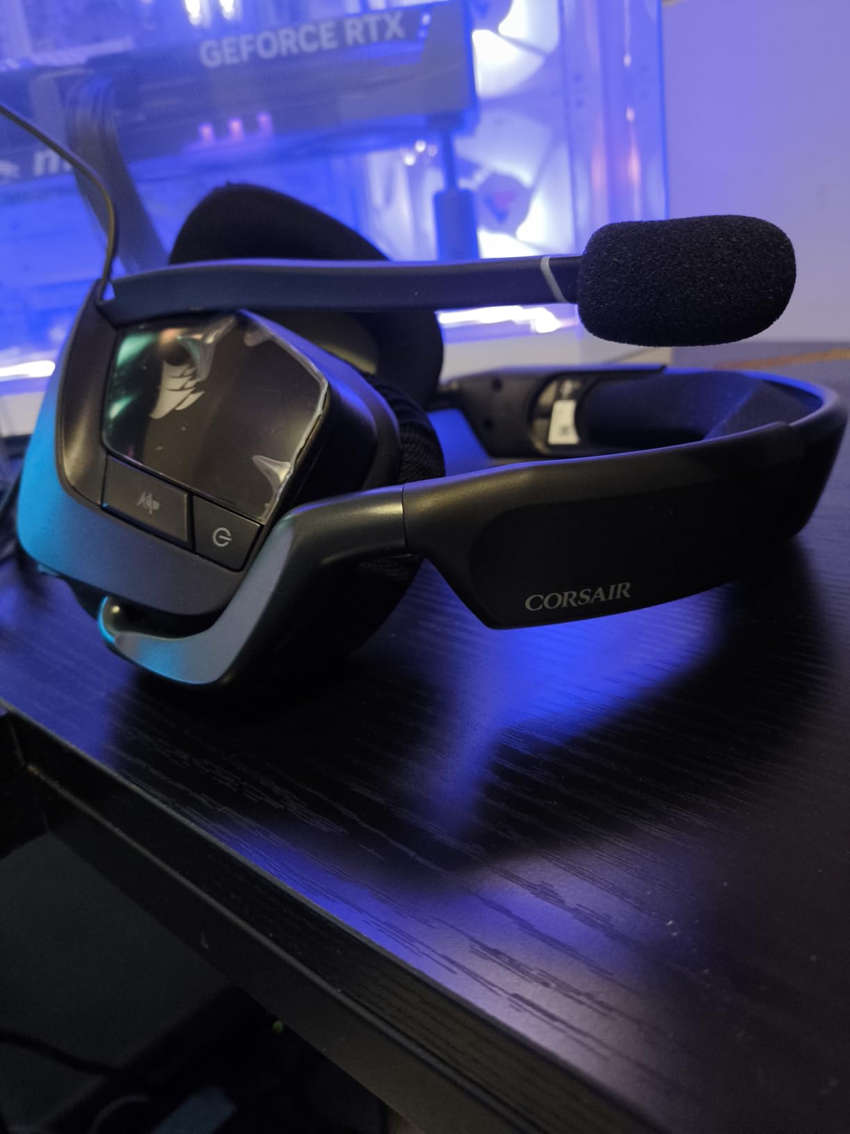 CORSAIR VOID RGB ELITE Wireless Gaming Headset – 7.1 Surround Sound – Omni-Directional Microphone – Microfiber Mesh Earpads – Up to 40ft Range – iCUE Compatible – PC, Mac, PS5, PS4 – Carbon - Customer Photo 1