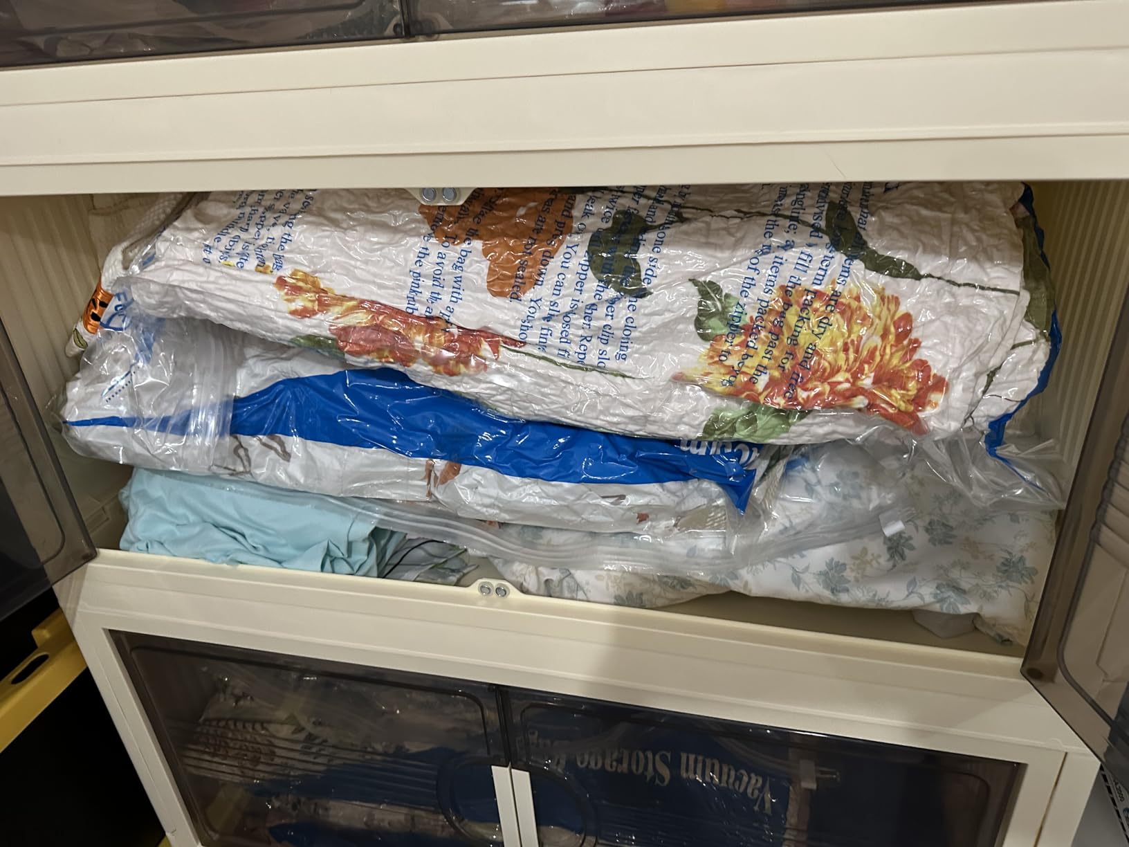 Vacuum Storage Bags 7 Jumbo, Space Saver Sealer Bags,Plastic Packaging Bags,Compression Bags for Clothes, Pillows, Comforters, Blankets, Bedding,No pump included Customer Review Vacuum Storage Bags 7 Jumbo, Space Saver Sealer Bags,Plastic Packaging Bags,Compression Bags for Clothes, Pillows, Comforters, Blankets, Bedding,No pump included - Customer Photo 2