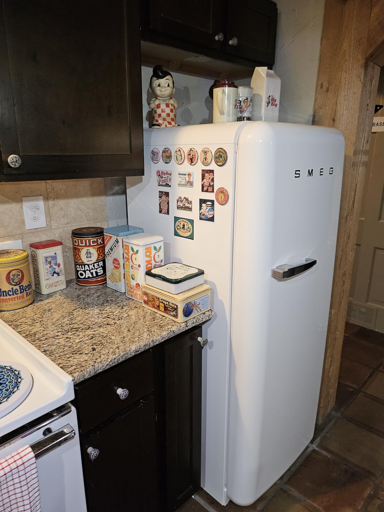 Smeg FAB28 50's Retro Style Top Freezer Refrigerator with 9.92 Cu Total Capacity, Multiflow Cooling System, Adjustable Glass Shelves 24-Inches, White Right Hand Hinge Made In Italy - Customer Photo 3