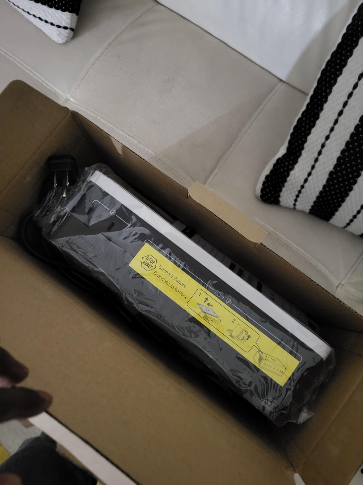 APC UPS Battery Backup and Surge Protector, 850VA Backup Battery Power Supply, BE850G2 Back-UPS with (2) USB Charger Ports Customer Review APC UPS Battery Backup and Surge Protector, 850VA Backup Battery Power Supply, BE850G2 Back-UPS with (2) USB Charger Ports - Customer Photo 2