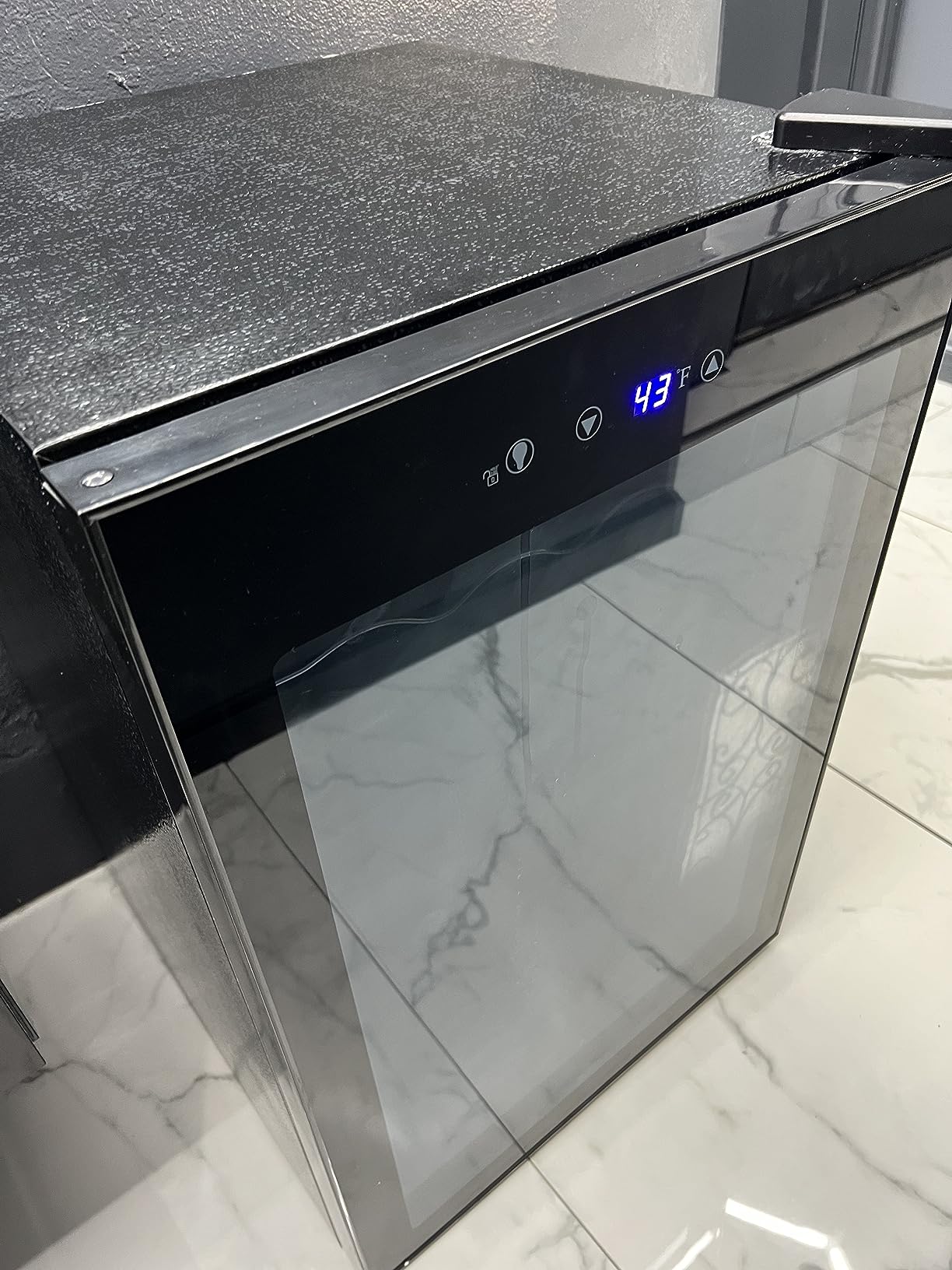 Kismile 4.5 Cu.ft Beverage Refrigerator and Cooler,126 Can Mini Fridge Glass Door with Digital Temperature Display for Soda,Beer or Wine,small Drink Dispenser Cooler for Home,Office or Bar (Black) - Customer Photo 3