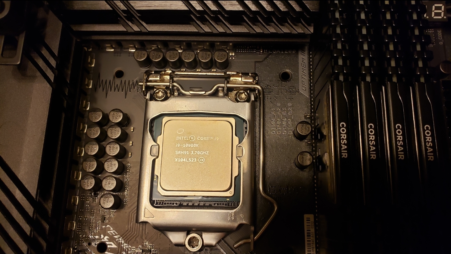 Intel Core i9-10900K Desktop Processor 10 Cores up to 5.3 GHz Unlocked LGA1200 (Intel 400 Series Chipset) 125W - Customer Photo 1