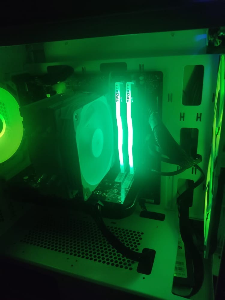 Intel Core i5-10400F Desktop Processor 6 Cores up to 4.3 GHz Without Processor Graphics LGA1200 (Intel 400 Series chipset) 65W - Customer Photo 1