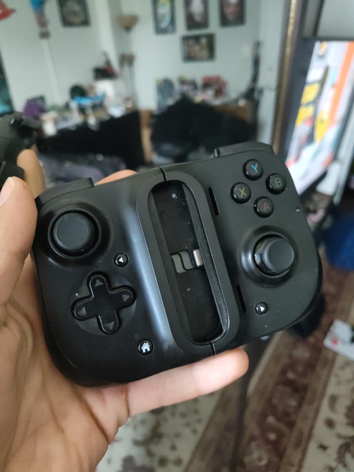 Razer Kishi Mobile Game Controller/Gamepad for Android USB-C: Xbox Game Pass Ultimate, xCloud, Stadia, GeForce NOW, Luna - Passthrough Charging - Low Latency Phone Controller Grip - Samsung, Pixel Customer Review Razer Kishi Mobile Game Controller/Gamepad for Android USB-C: Xbox Game Pass Ultimate, xCloud, Stadia, GeForce NOW, Luna - Passthrough Charging - Low Latency Phone Controller Grip - Samsung, Pixel - Customer Photo 1