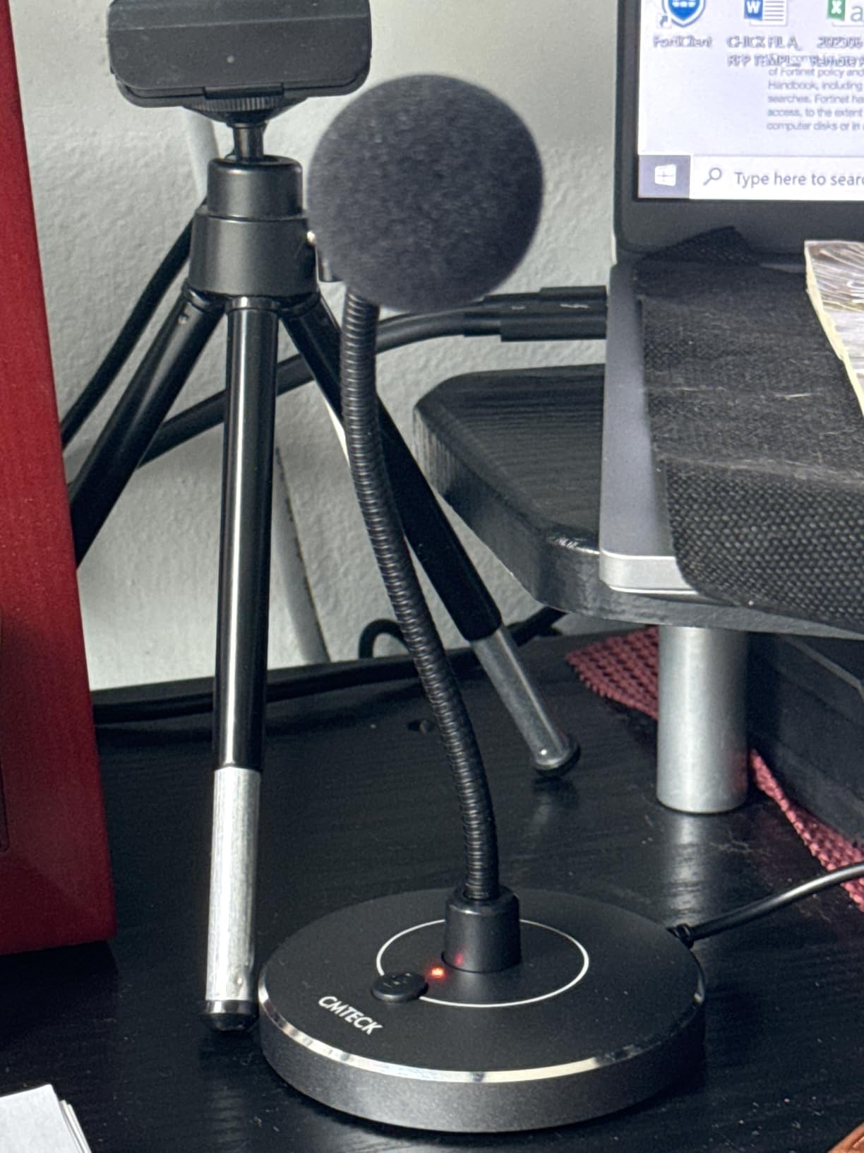 CMTECK USB Computer Microphone G009, Noise-Cancelling Recording Desktop Mic for PC/Laptop for Online Chatting, Home Studio, Podcasting, Gaming, Skype, YouTube with Mute Function(Windows/Mac) - Customer Photo 1