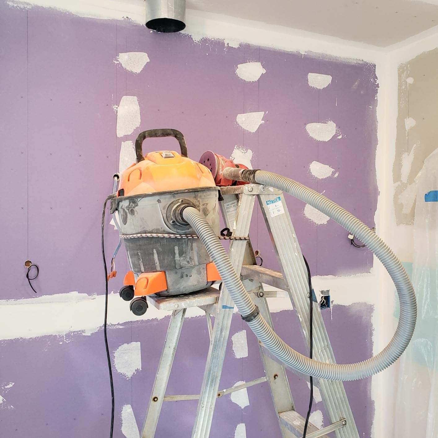 WEN VC4710 10-Amp 5-Gallon Portable HEPA Wet/Dry Shop Vacuum and Blower with 0.3-Micron Filter, Hose, and Accessories,Orange - Customer Photo 1