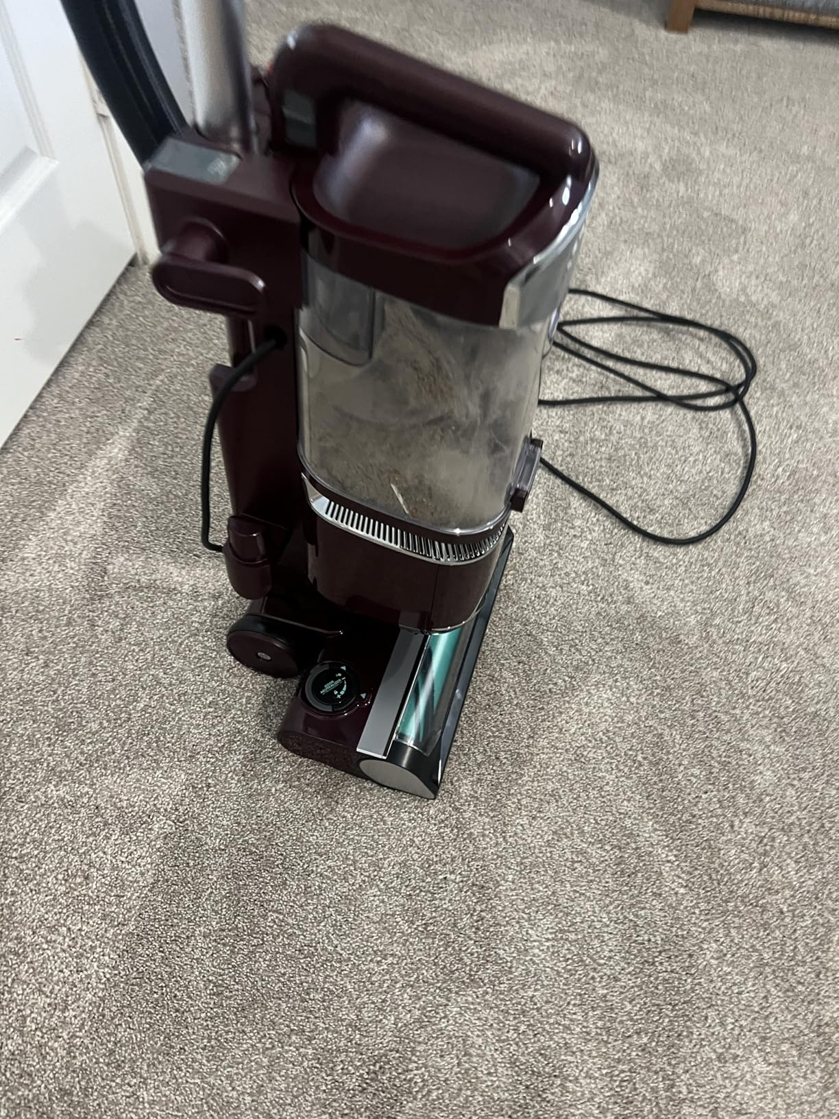 Shark | Upright Vacuum Cleaner for Home | Rotator Lift-Away | No Hair Wrap | HEPA Filter | Lightweight Bagless Vacuum for Pet Hair | LED Headlights For Carpets & Hardwood Floors | Silver | LA502 - Customer Photo 3