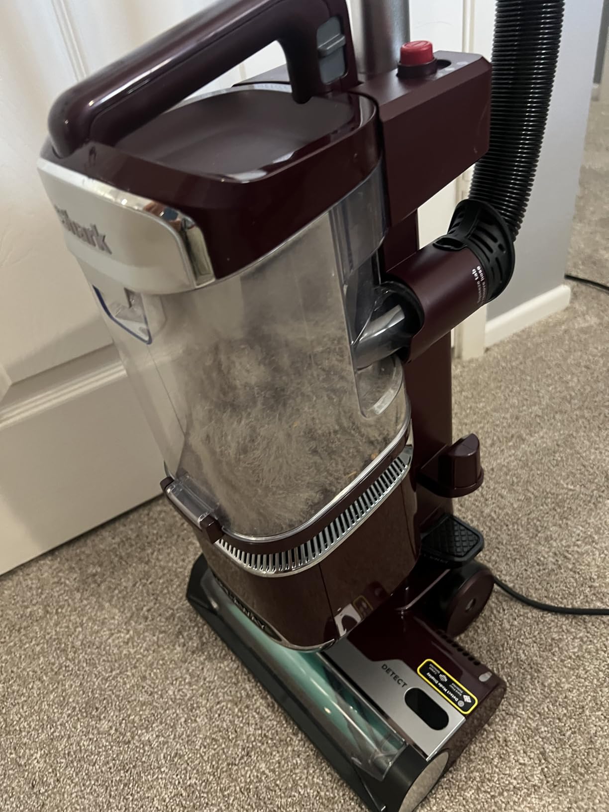 Shark | Upright Vacuum Cleaner for Home | Rotator Lift-Away | No Hair Wrap | HEPA Filter | Lightweight Bagless Vacuum for Pet Hair | LED Headlights For Carpets & Hardwood Floors | Silver | LA502 - Customer Photo 3