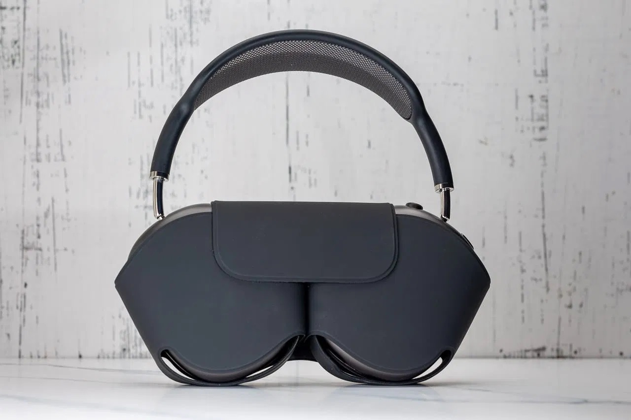 Apple AirPods Max Wireless Over-Ear Headphones, Active Noise Cancelling, Transparency Mode, Personalized Spatial Audio, Dolby Atmos, Bluetooth Headphones for iPhone – Space Gray - Customer Photo 2