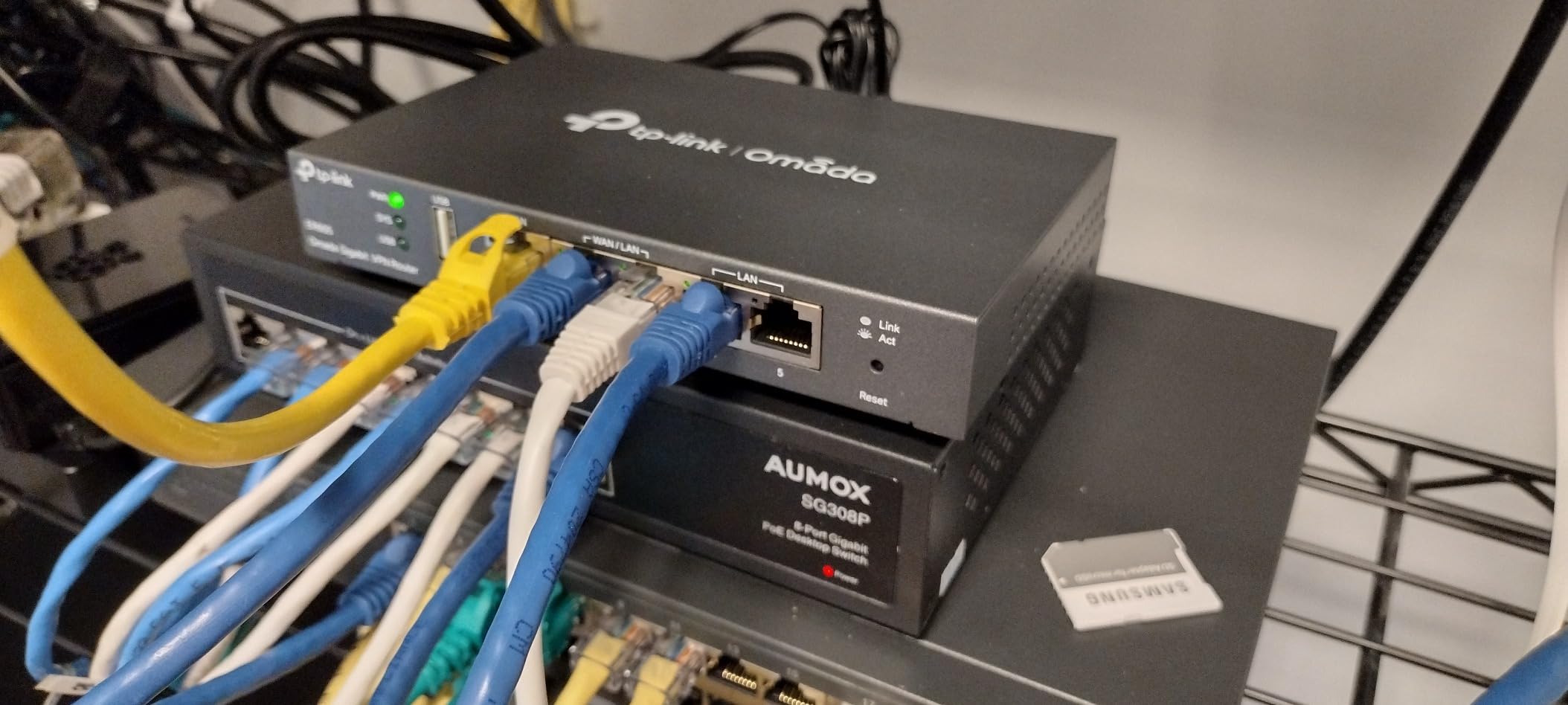 TP-Link ER605 V2 Wired Gigabit VPN Router, Up to 3 WAN Ethernet Ports + 1 USB WAN, SPI Firewall SMB Router, Omada SDN Integrated, Load Balance, Lightning Protection - Customer Photo 2