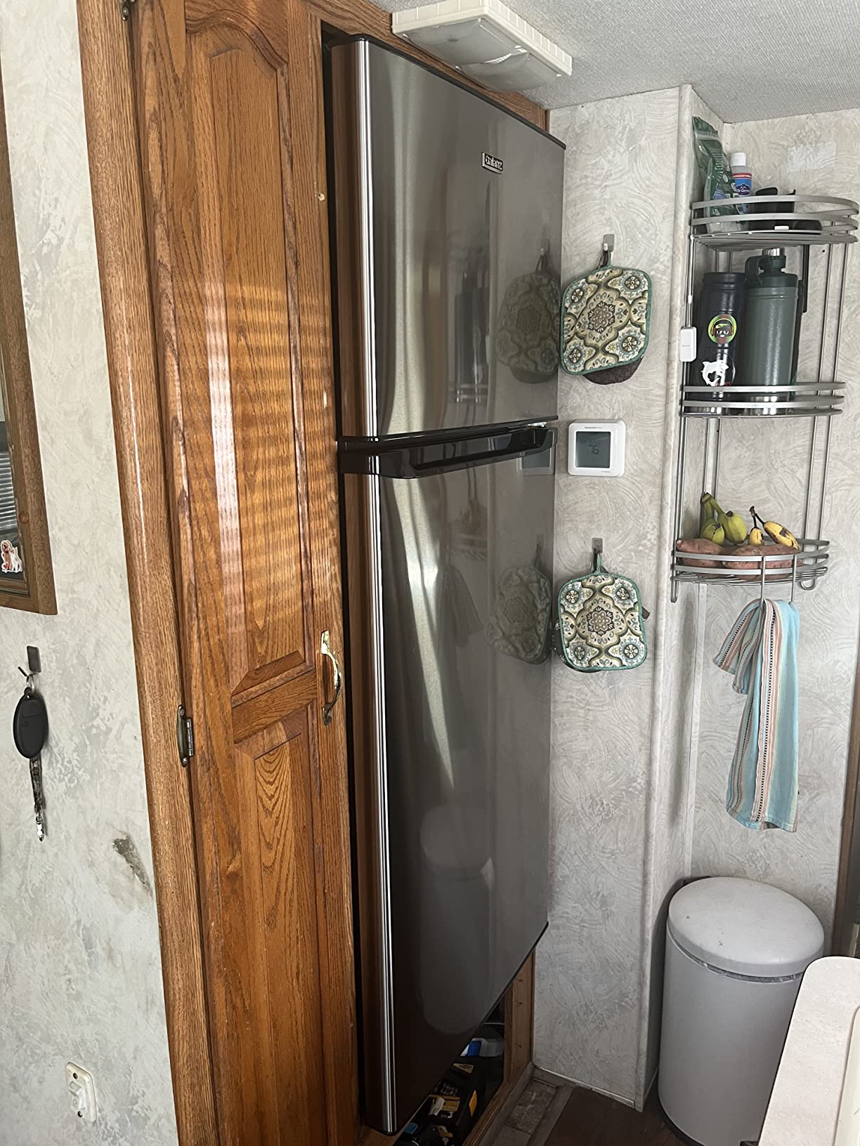 Galanz GLR74BS1E04 Retro Refrigerator with Bottom Mount Adjustable Mechanical Thermostat with Freezer, Versatile Door Storage, 7.4 Cu.Ft, Stainless Steel Customer Review Galanz GLR74BS1E04 Retro Refrigerator with Bottom Mount Adjustable Mechanical Thermostat with Freezer, Versatile Door Storage, 7.4 Cu.Ft, Stainless Steel - Customer Photo 1