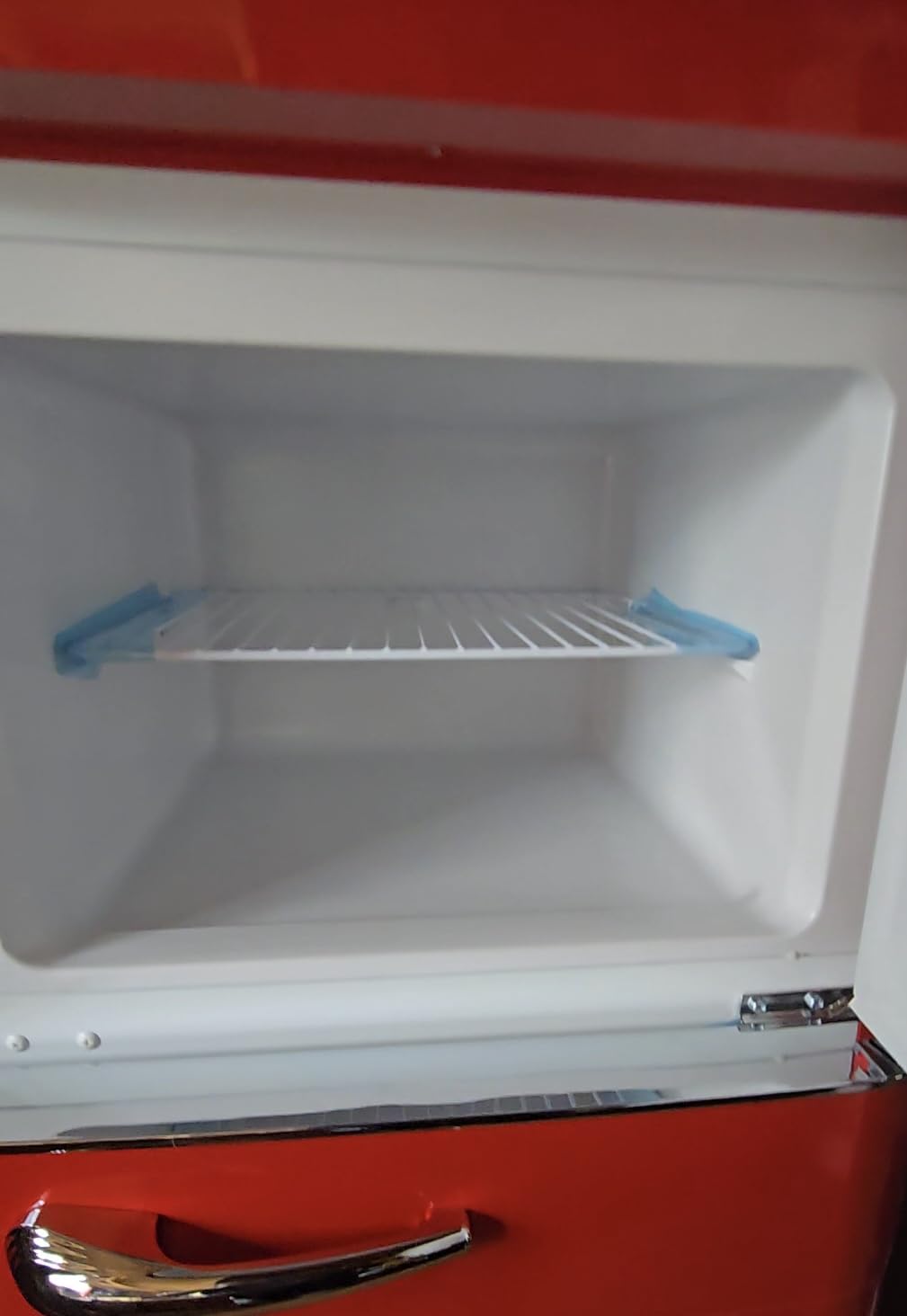 Frigidaire EFR756, 2 Door Apartment Size RETRO Refrigerator with Top Freezer, Chrome Handles, 7.5 cu ft - Customer Photo 2