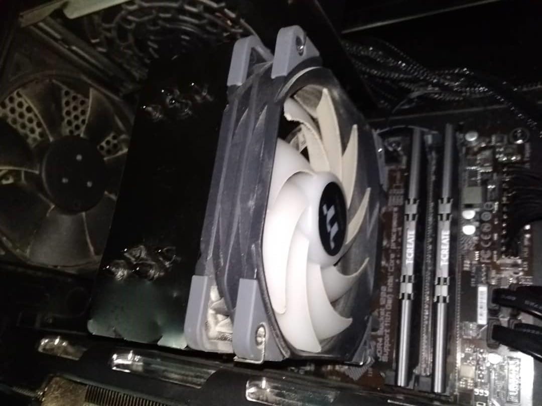 Intel® Core™ i5-11600KF Desktop Processor 6 Cores up to 4.9 GHz Unlocked LGA1200 (Intel® 500 Series & Select 400 Series Chipset) 125W - Customer Photo 1