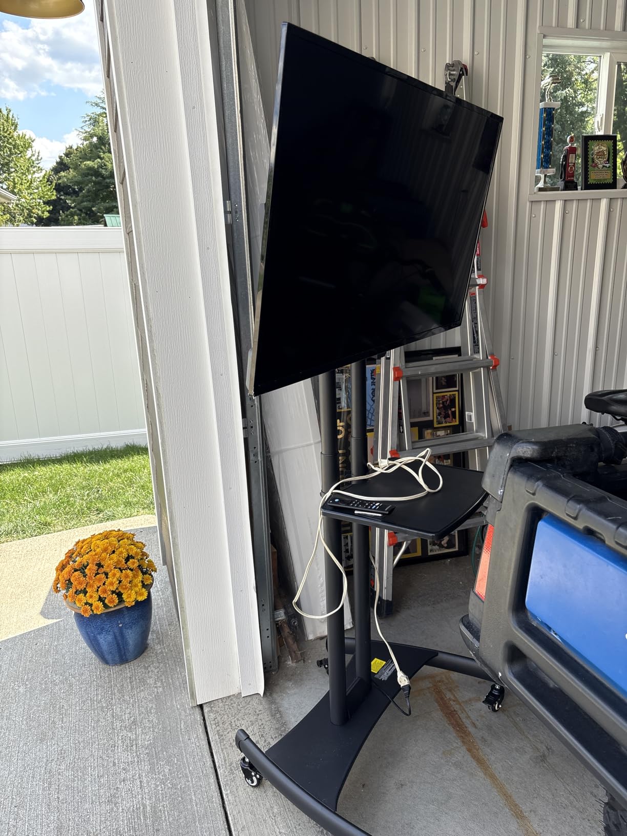 Perlegear Mobile TV Cart for 32-82 Inch Flat/Curved LED/LCD/OLED TVs Rolling TV Stand with Height Adjustable Shelf Max VESA 600x400mm up to 100lbs- Outdoor TV Stand Trolley with Wheels PGTVMC05-1 - Customer Photo 1