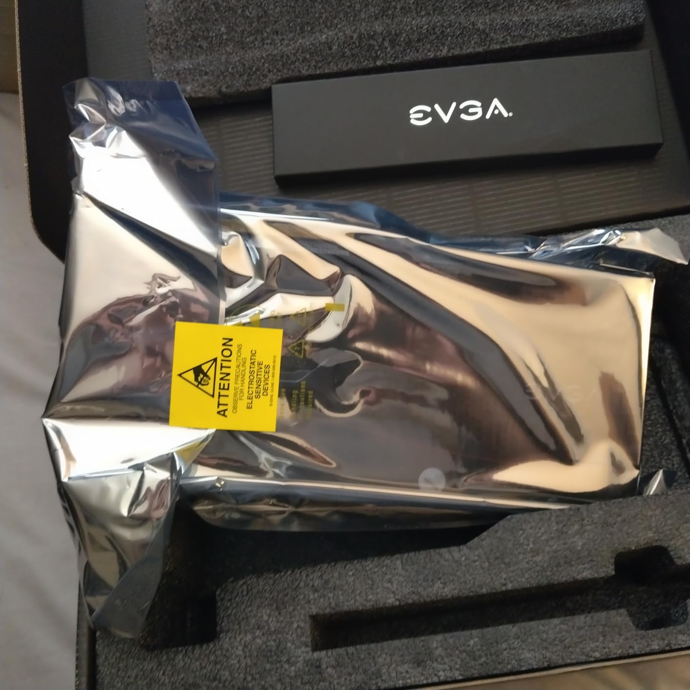 EVGA GeForce RTX 3090 FTW3 Ultra Gaming, 24GB GDDR6X, 10496 CUDA Cores, 1800MHz Boost Clock, 3x Fans, ARGB LED, Metal Backplate, PCIe 4, HDMI, DisplayPort, Desktop Compatible - Customer Photo 2