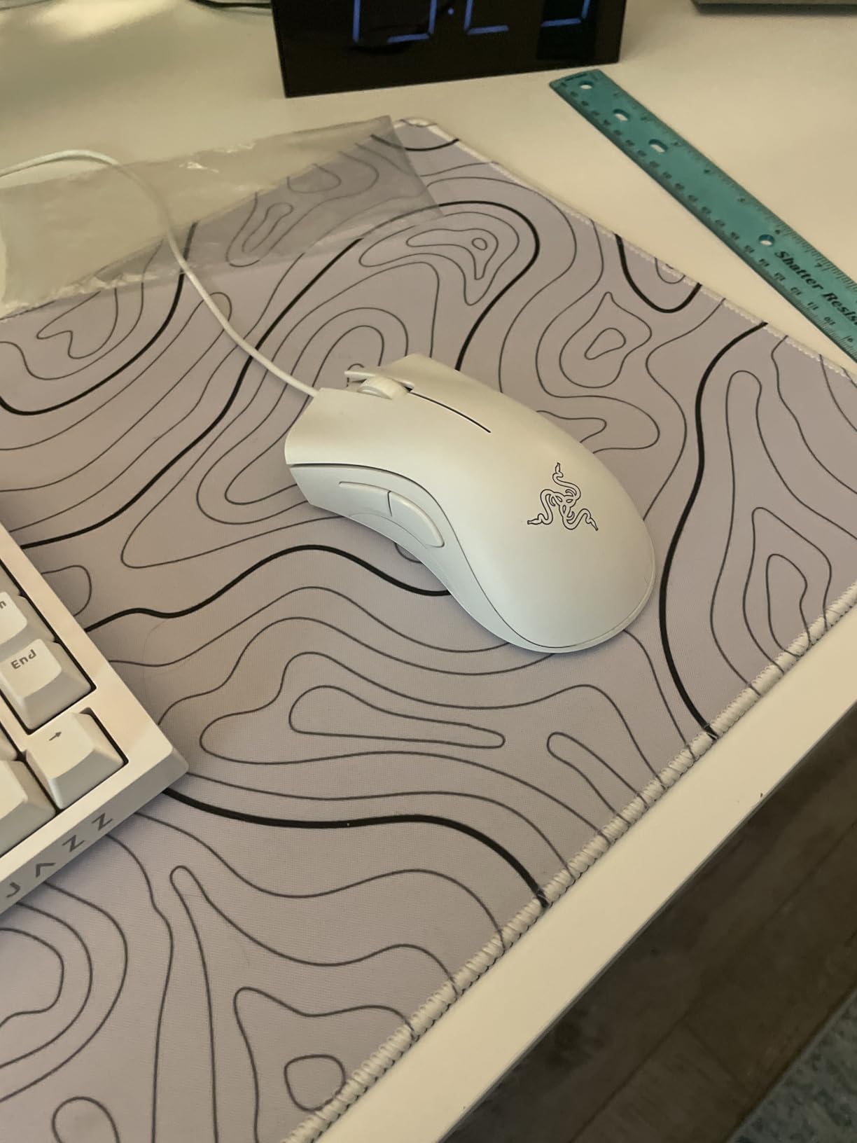 Razer DeathAdder Essential Gaming Mouse: 6400 DPI Optical Sensor - 5 Programmable Buttons - Mechanical Switches - Rubber Side Grips - Classic Black - Customer Photo 1