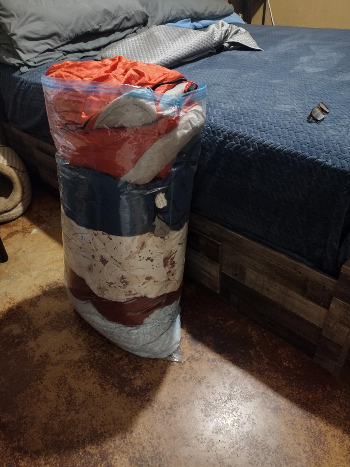 20 Pack Vacuum Storage Bags, Space Saver Bags (4 Jumbo/4 Large/4 Medium/4 Small/4 Roll) Compression for Comforters and Blankets, Sealer Clothes Storage, Hand Pump Included Customer Review 20 Pack Vacuum Storage Bags, Space Saver Bags (4 Jumbo/4 Large/4 Medium/4 Small/4 Roll) Compression for Comforters and Blankets, Sealer Clothes Storage, Hand Pump Included - Customer Photo 1