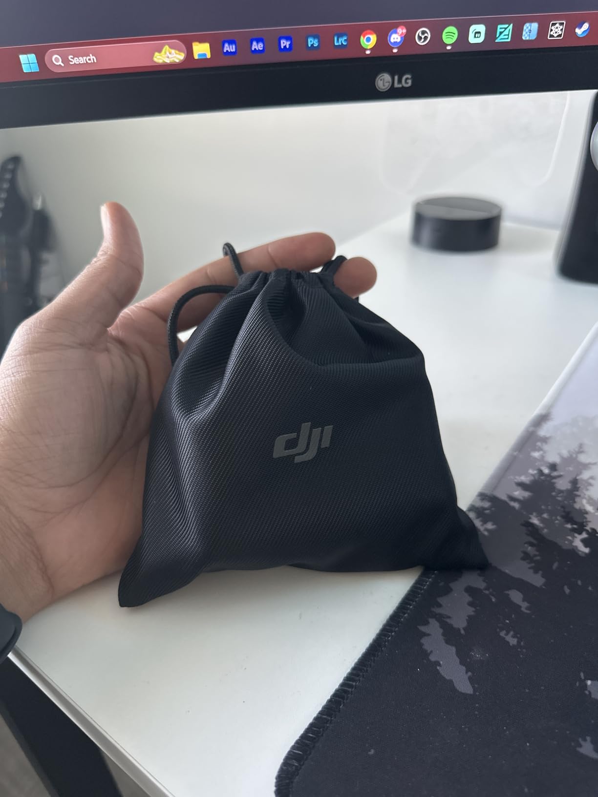 DJI Mic (2 TX + 1 RX + Charging Case), Wireless Lavalier Microphone, 250m (820 ft.) Range, 15-Hour Battery, Noise Cancellation Wireless Microphone for PC, iPhone, Record Interview, YouTube, Black - Customer Photo 1