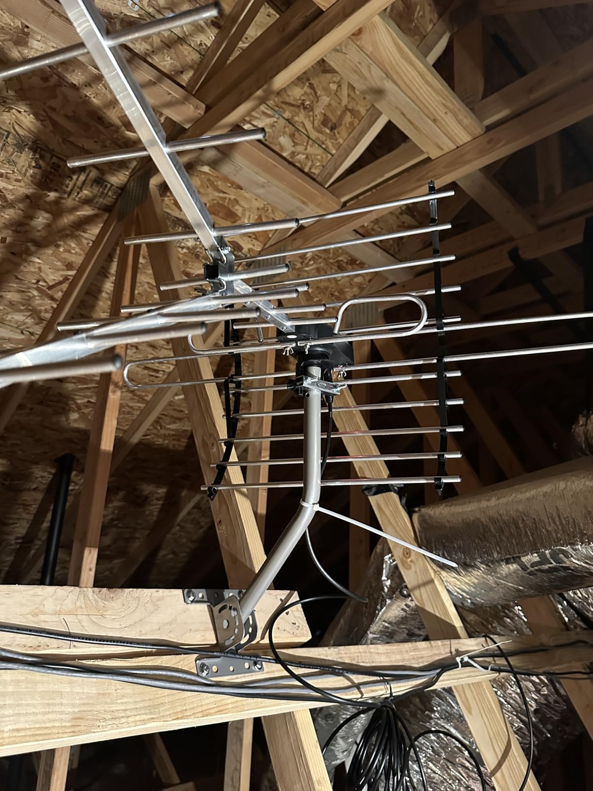 PIBIDI Digital HD TV Antenna, Amplified Attic/Outdoor Antenna, 360 Degree Rotation Wireless Remote, 4K 1080P VHF UHF, Mounting Pole Included, 200 Miles Range - Customer Photo 1