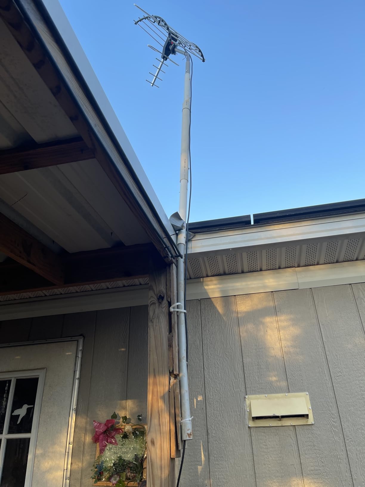 PIBIDI Digital HD TV Antenna, Amplified Attic/Outdoor Antenna, 360 Degree Rotation Wireless Remote, 4K 1080P VHF UHF, Mounting Pole Included, 200 Miles Range - Customer Photo 3