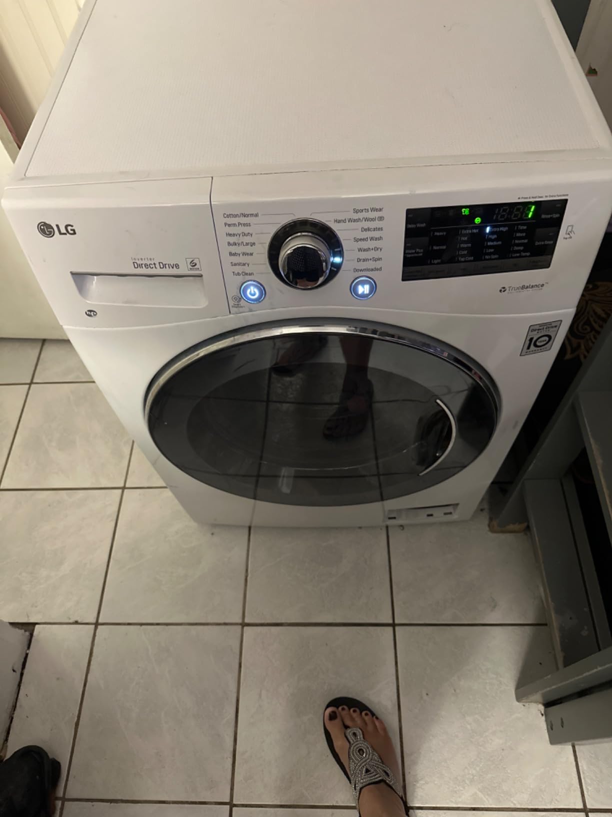 LG WM3555HWA 24 Inch Smart All In One Washer/Dryer with 2.3 cu. ft. Capacity, Wi-Fi Enabled, 14 Wash Cycles, 1400 RPM, Ventless, NeveRust Stainless Steel Drum, Quiet Operation, TrueBalance - Customer Photo 3