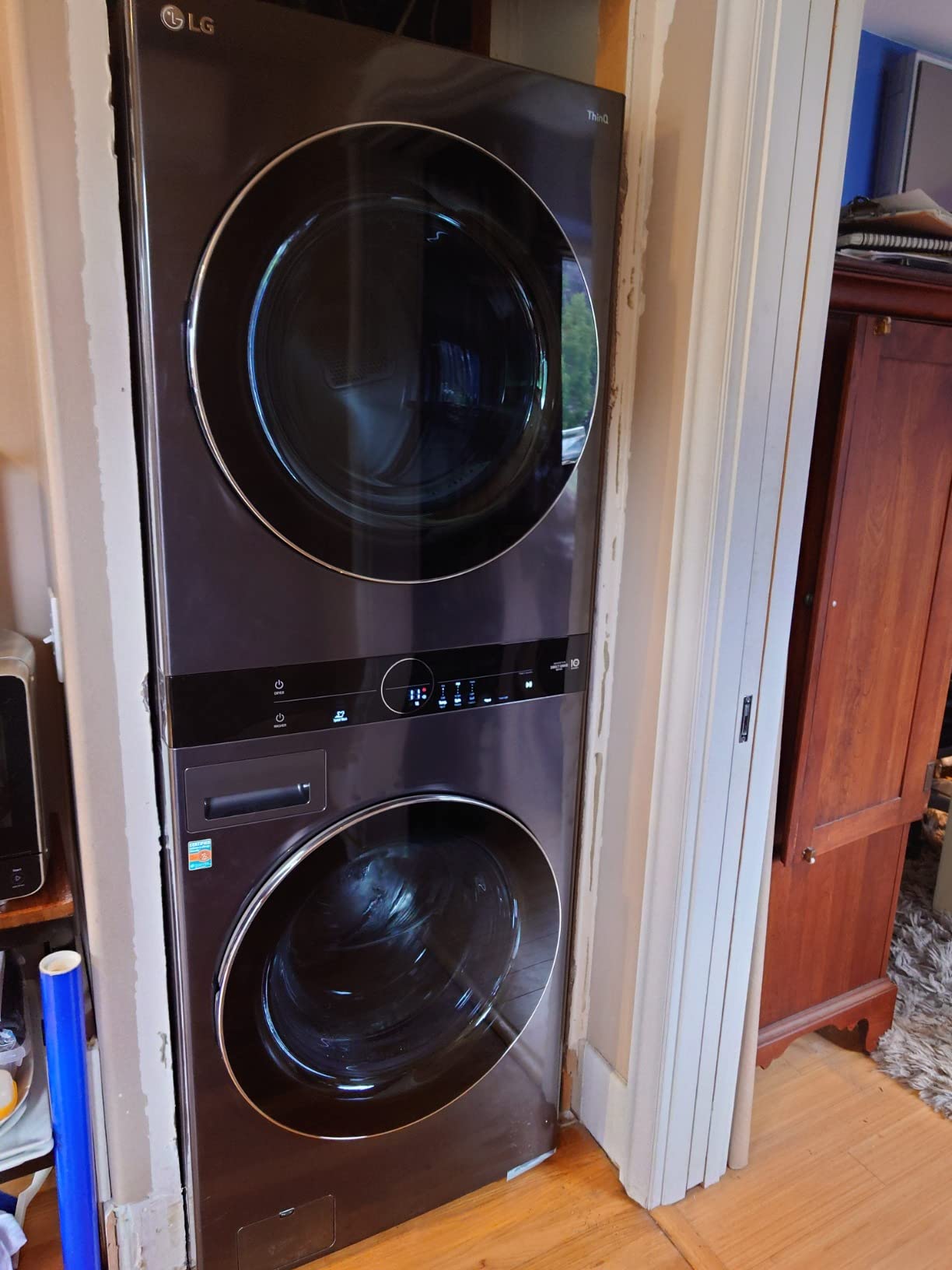 LG WKGX201HBA 27 Inch Smart Gas Single Unit WashTower with 4.5 cu. ft. Washer Capacity, 7.4 cu. ft. Dryer Capacity, TurboWash™360° Technology, LG ThinQ® Technology, AI Fabric Sensor, Black Steel - Customer Photo 1