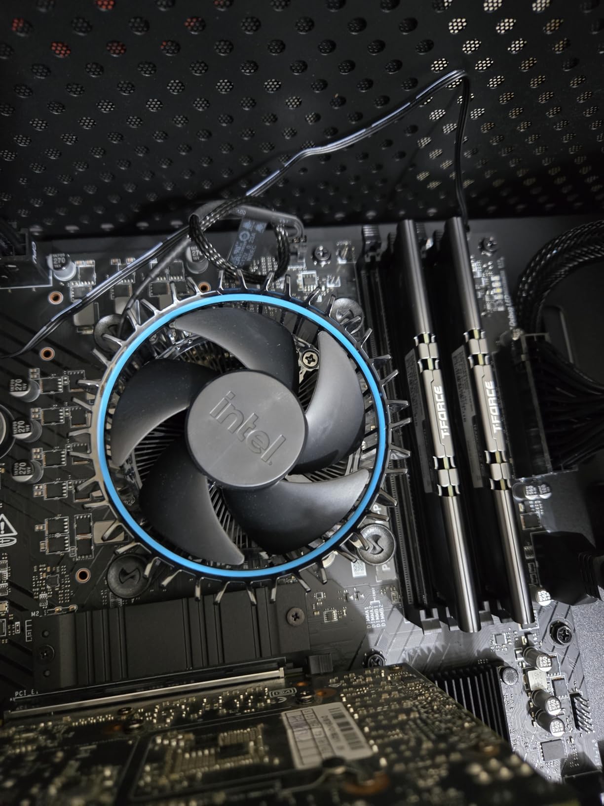 CPU Core i5-12400F / 6/12 / 2.5GHz / 6xxChipset / BX8071512400F - Customer Photo 1