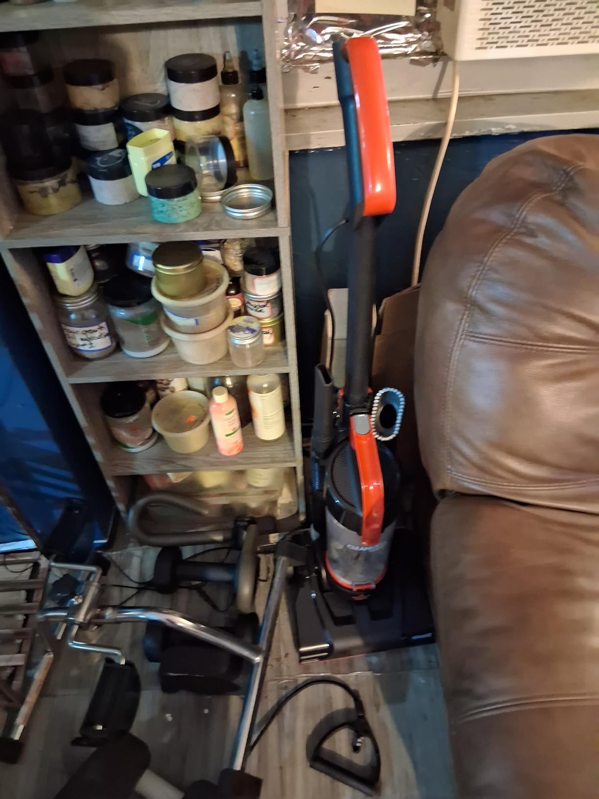 BISSELL CleanView Compact Upright Vacuum, Fits in Dorm Rooms & Apartments, Lightweight with Powerful Suction and Removable Extension Wand, 3508 - Customer Photo 2