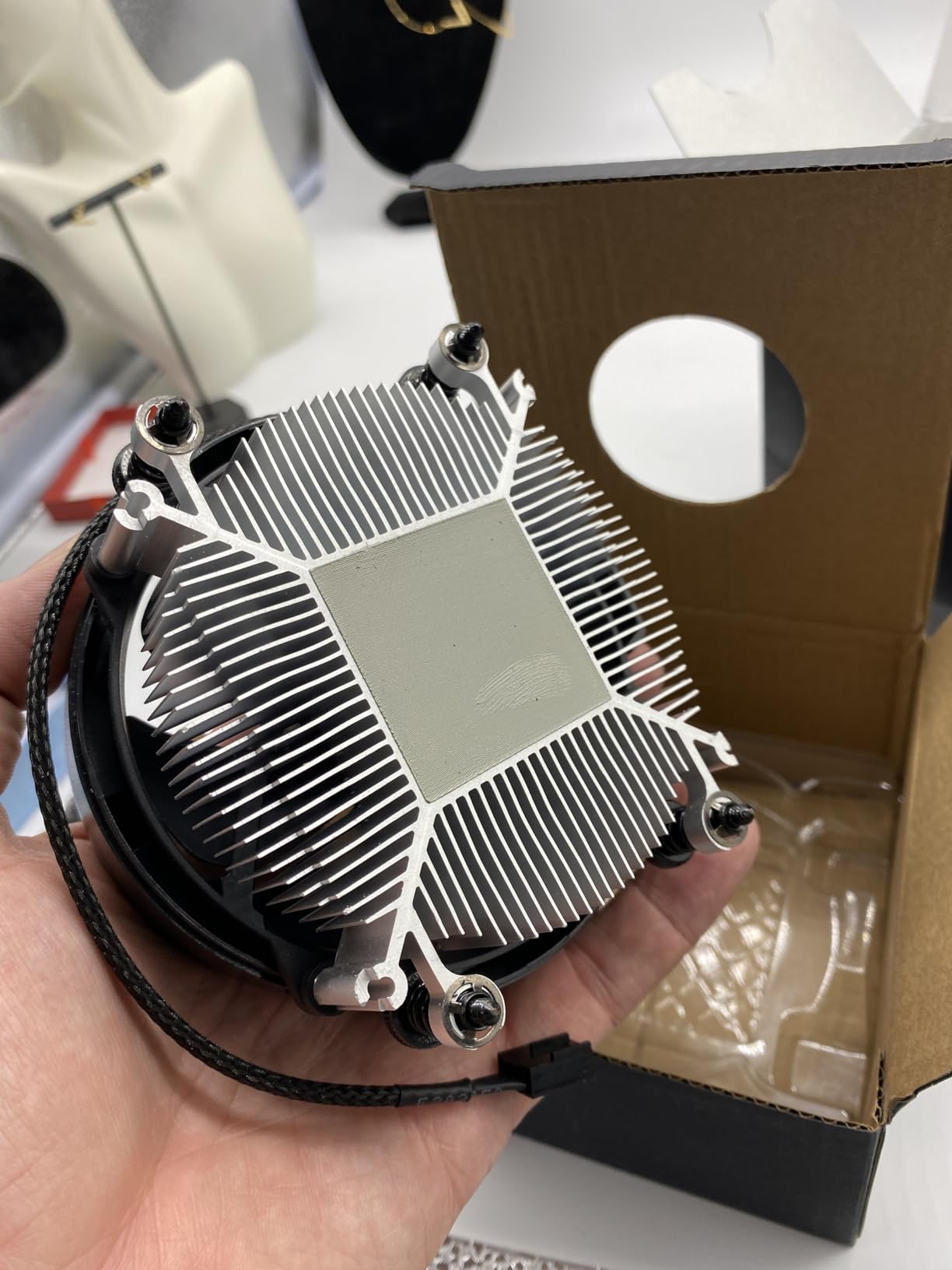 AMD Ryzen 5 5600 6-Core, 12-Thread Unlocked Desktop Processor with Wraith Stealth Cooler - Customer Photo 1