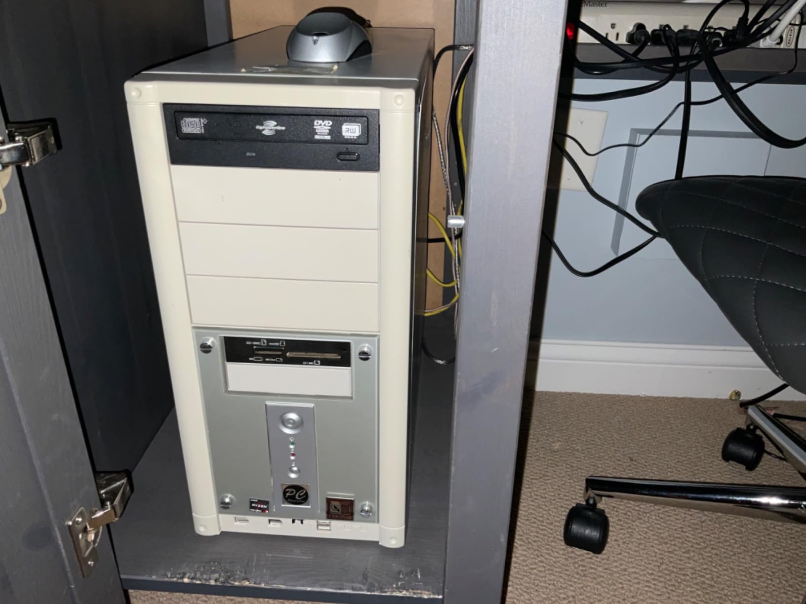 AMD Ryzen 3 4100 4-Core, 8-Thread Unlocked Desktop Processor with Wraith Stealth Cooler - Customer Photo 3