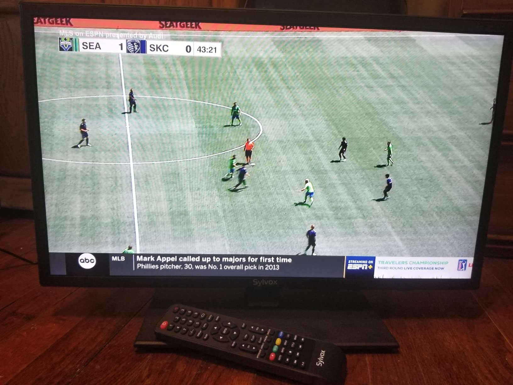 SYLVOX 12V TV 24 inch, 1080P RV TV 12 Volt DC Powered Integrated HDTV(ATSC) Tuner, Built-in DVD Player Speaker FM Radio, with HDMI/USB/AV Input, Suitable for Motorhome, RV Caravan and Boat - Customer Photo 2