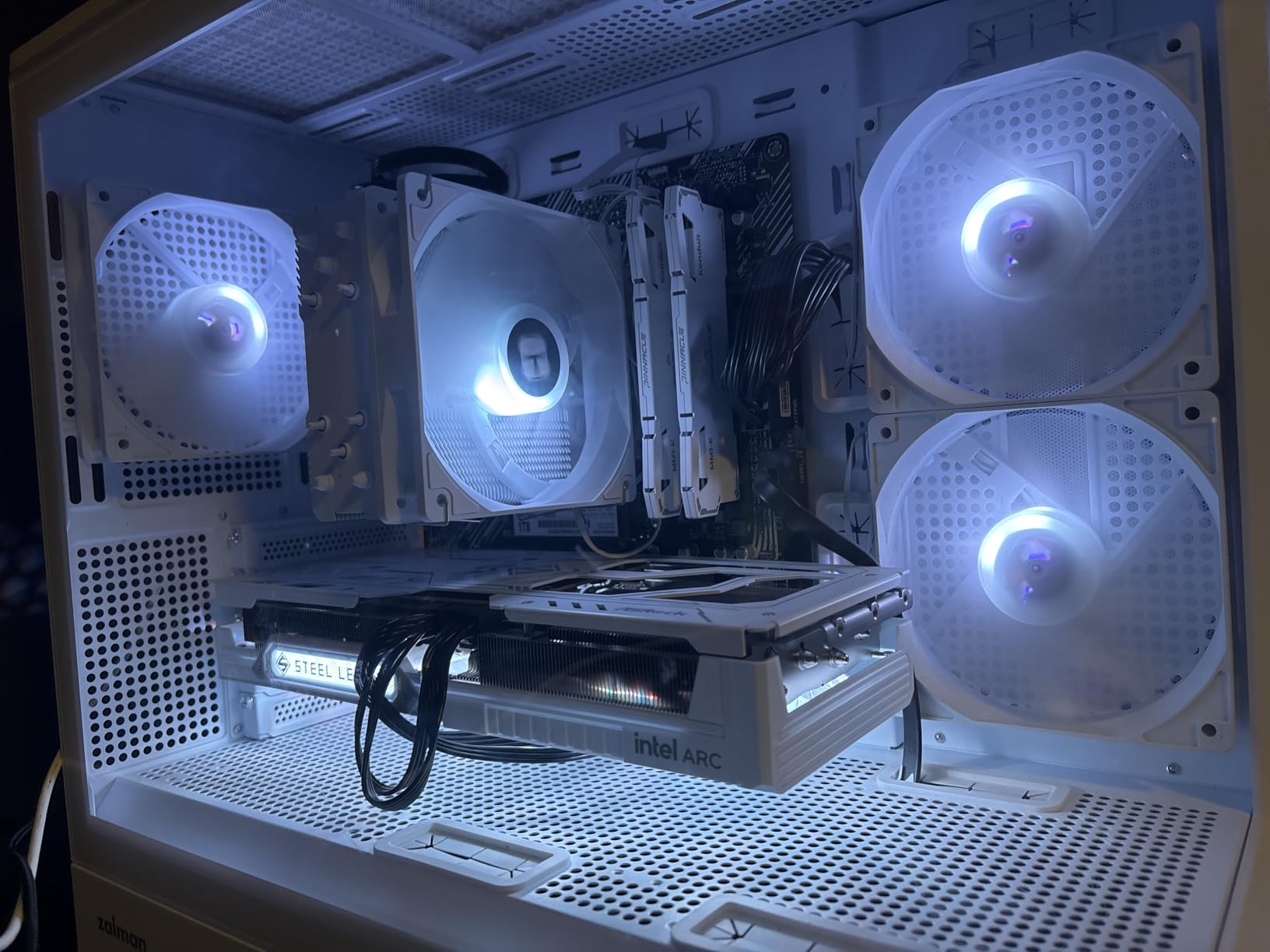 Thermalright Assassin King 120 SE White ARGB CPU Air Cooler, AK120 SE White ARB, 5 Heatpipes, TL-C12CW-S PWM Quiet Fan CPU Cooler with S-FDB Bearing, for AMD AM4/AM5/Intel LGA1700/1150/1151/1200/1851 - Customer Photo 1