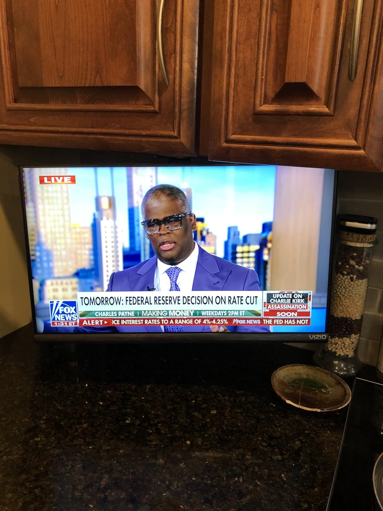 VIZIO 24-inch D-Series FHD LED Smart TV w/Bluetooth Headphone Capable, AMD FreeSync & Alexa Compatibility, D24fM-K01, 2023 Model - Customer Photo 1