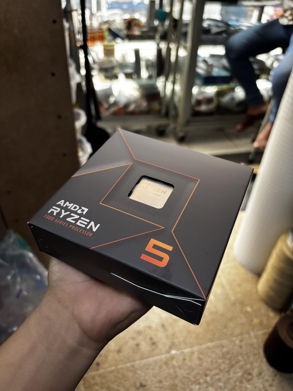 AMD Ryzen 5 7600X 6-Core, 12-Thread Unlocked Desktop Processor - Customer Photo 2