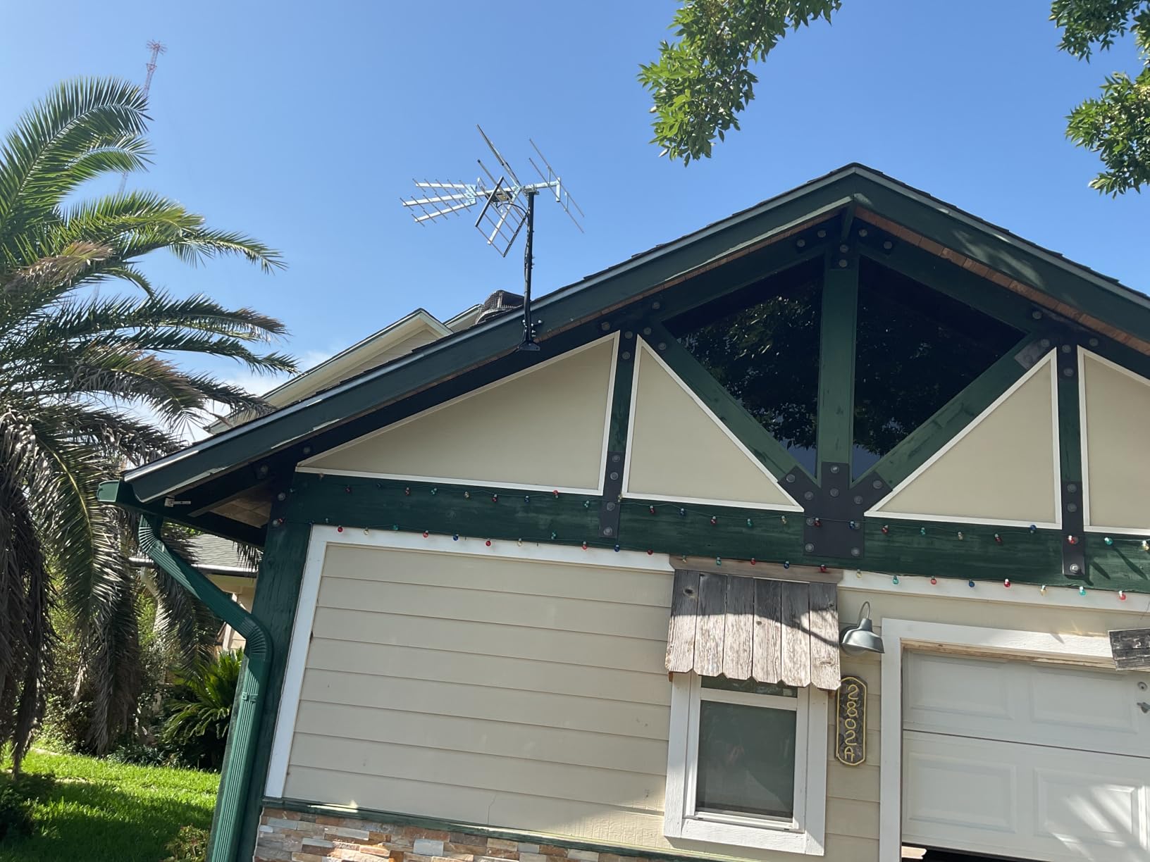 PIBIDI Outdoor TV Antenna, Long Range Digital OTA Antenna for 4K 1080P VHF UHF, 200 Mile Range (UHD-8903) - Customer Photo 1